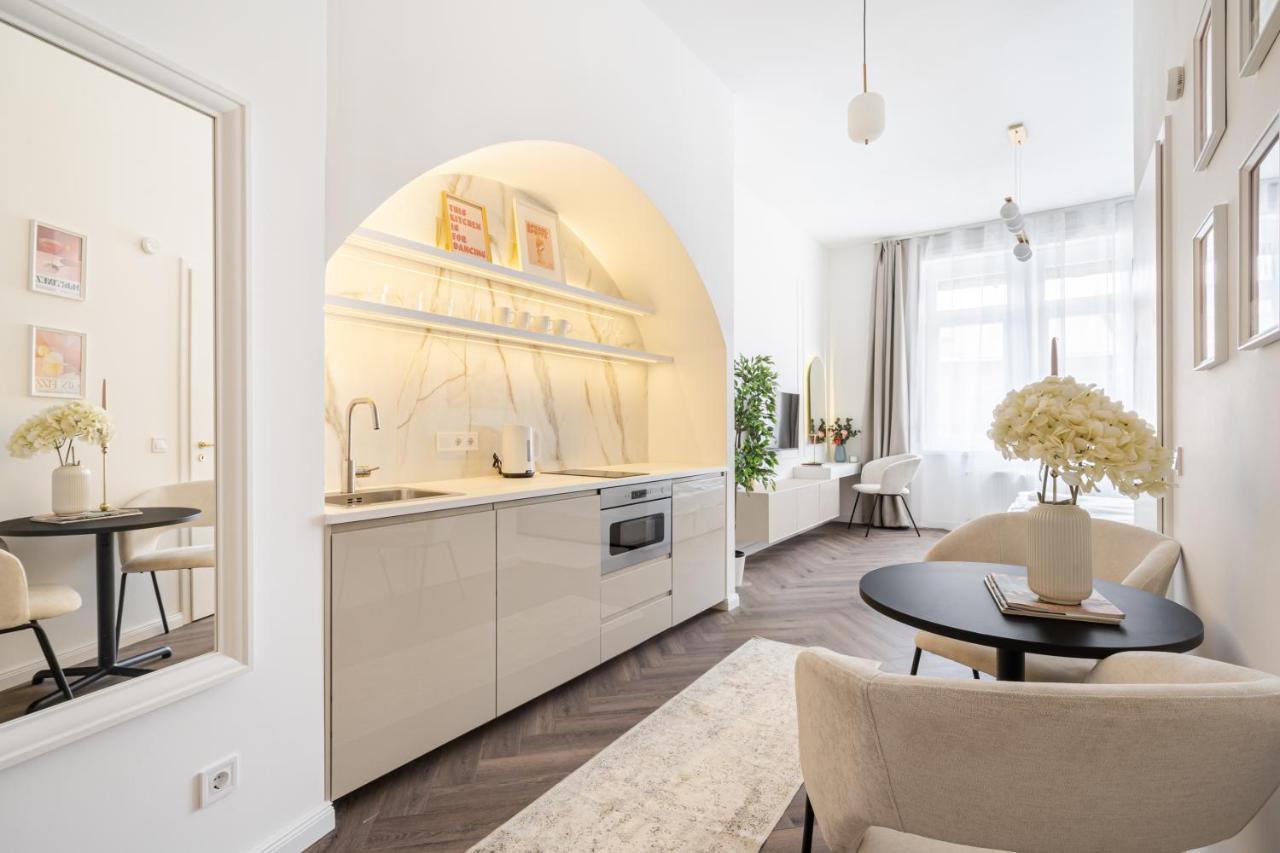 E13 - Grand Boulevard Heritage Suite - Best Location By Bqa Budapest Luaran gambar