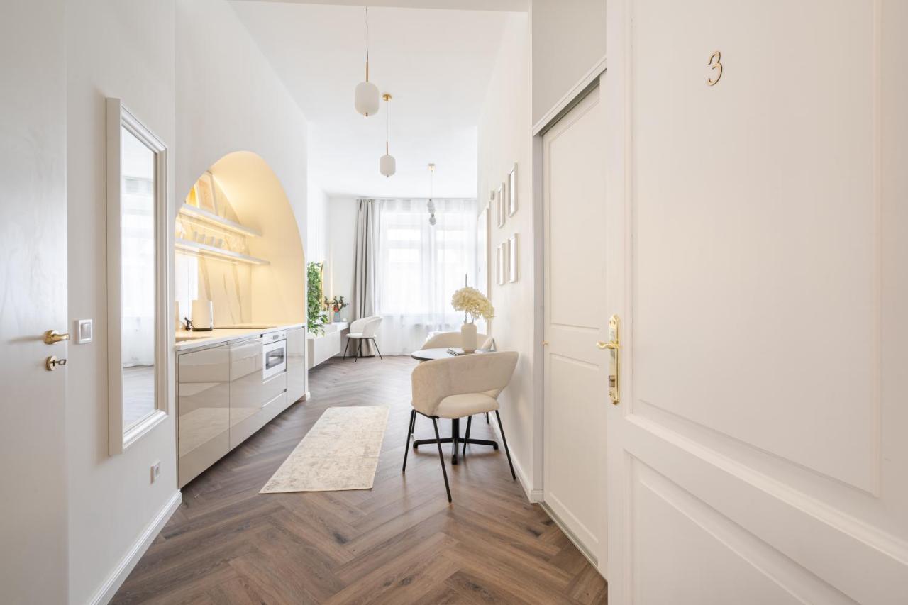 E13 - Grand Boulevard Heritage Suite - Best Location By Bqa Budapest Luaran gambar