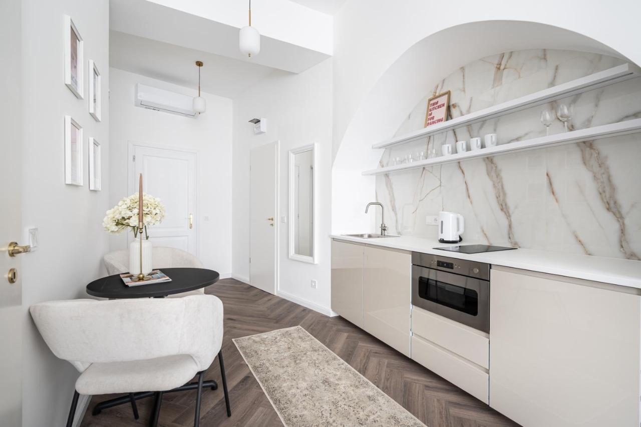 E13 - Grand Boulevard Heritage Suite - Best Location By Bqa Budapest Luaran gambar