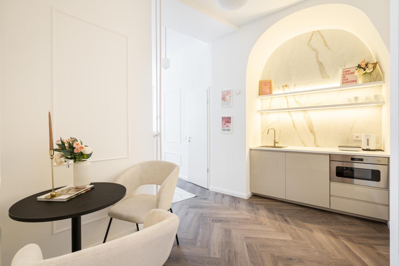 E13 - Grand Boulevard Heritage Suite - Best Location By Bqa Budapest Luaran gambar