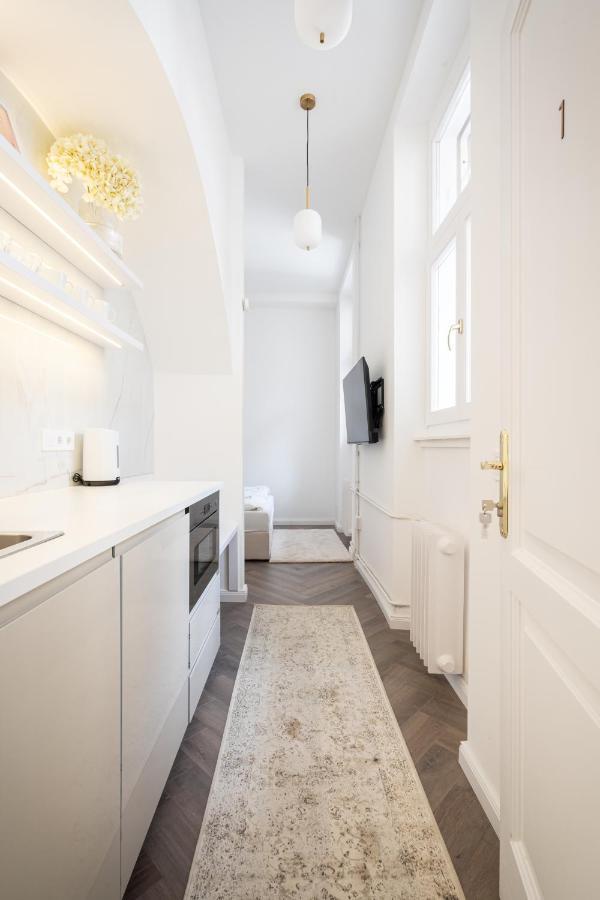 E13 - Grand Boulevard Heritage Suite - Best Location By Bqa Budapest Luaran gambar