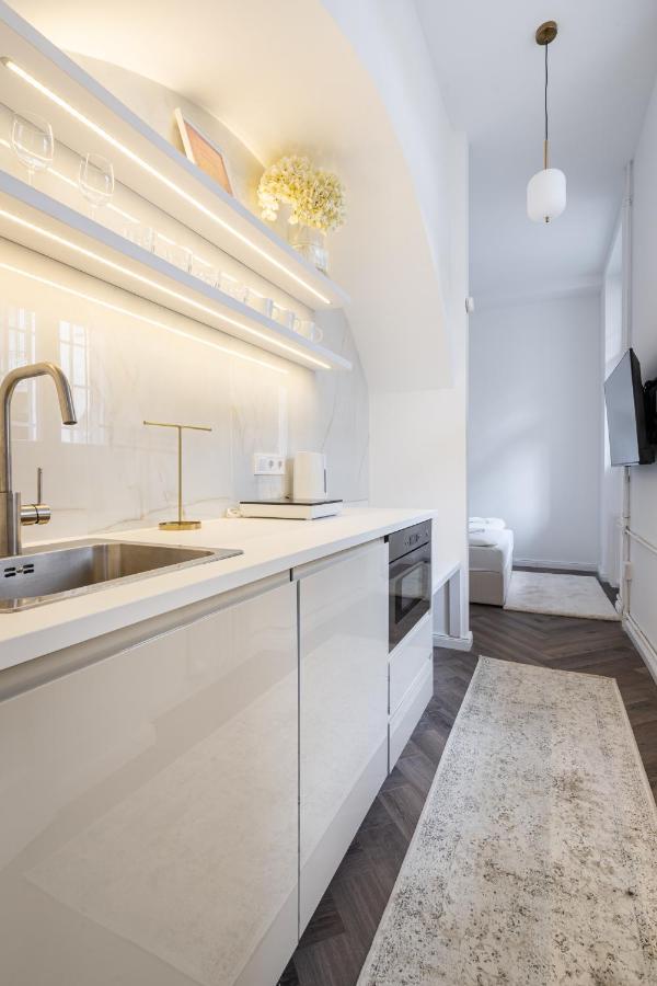 E13 - Grand Boulevard Heritage Suite - Best Location By Bqa Budapest Luaran gambar
