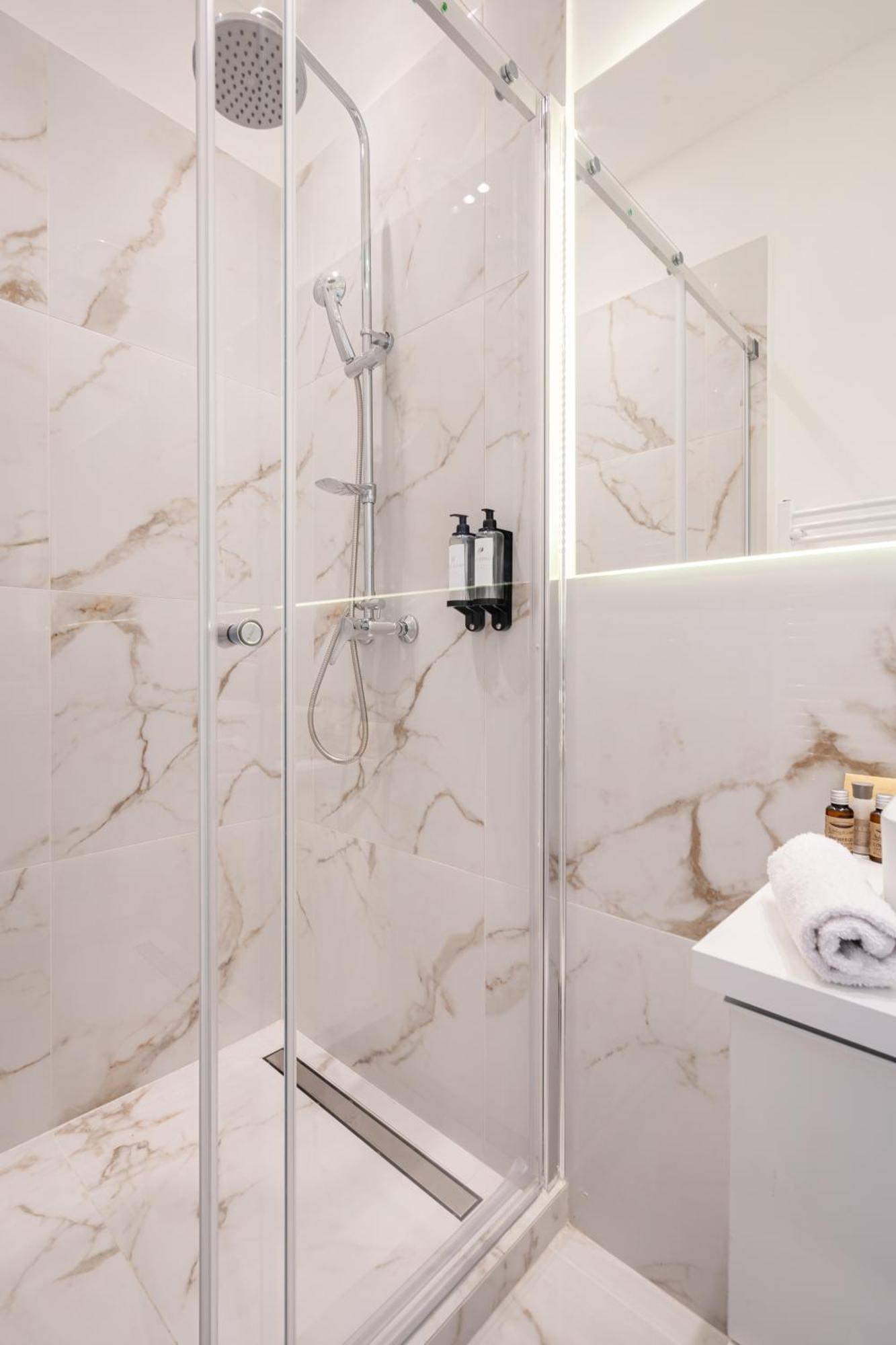 E13 - Grand Boulevard Heritage Suite - Best Location By Bqa Budapest Bilik gambar